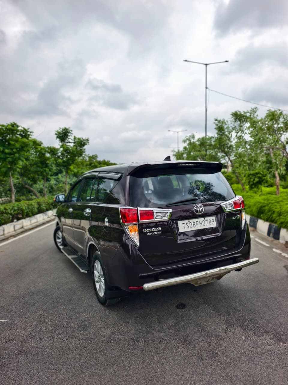 Toyota Innova Crysta 2.4 VX 2017 - Image 3